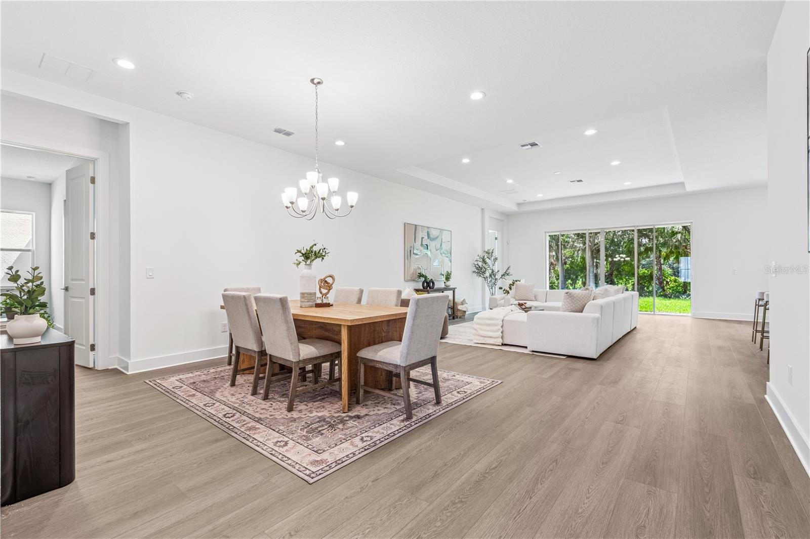 Listing photo id 8 for 1023 Gloryland Court