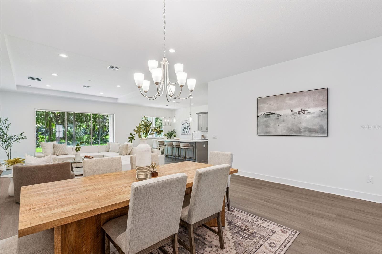 Listing photo id 9 for 1023 Gloryland Court