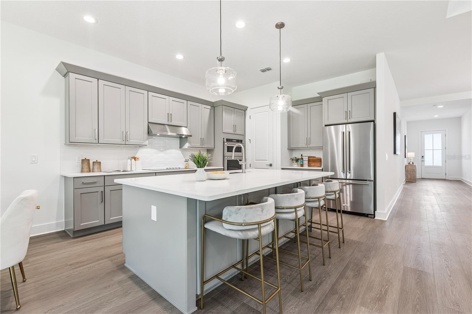 Listing photo id 12 for 1023 Gloryland Court