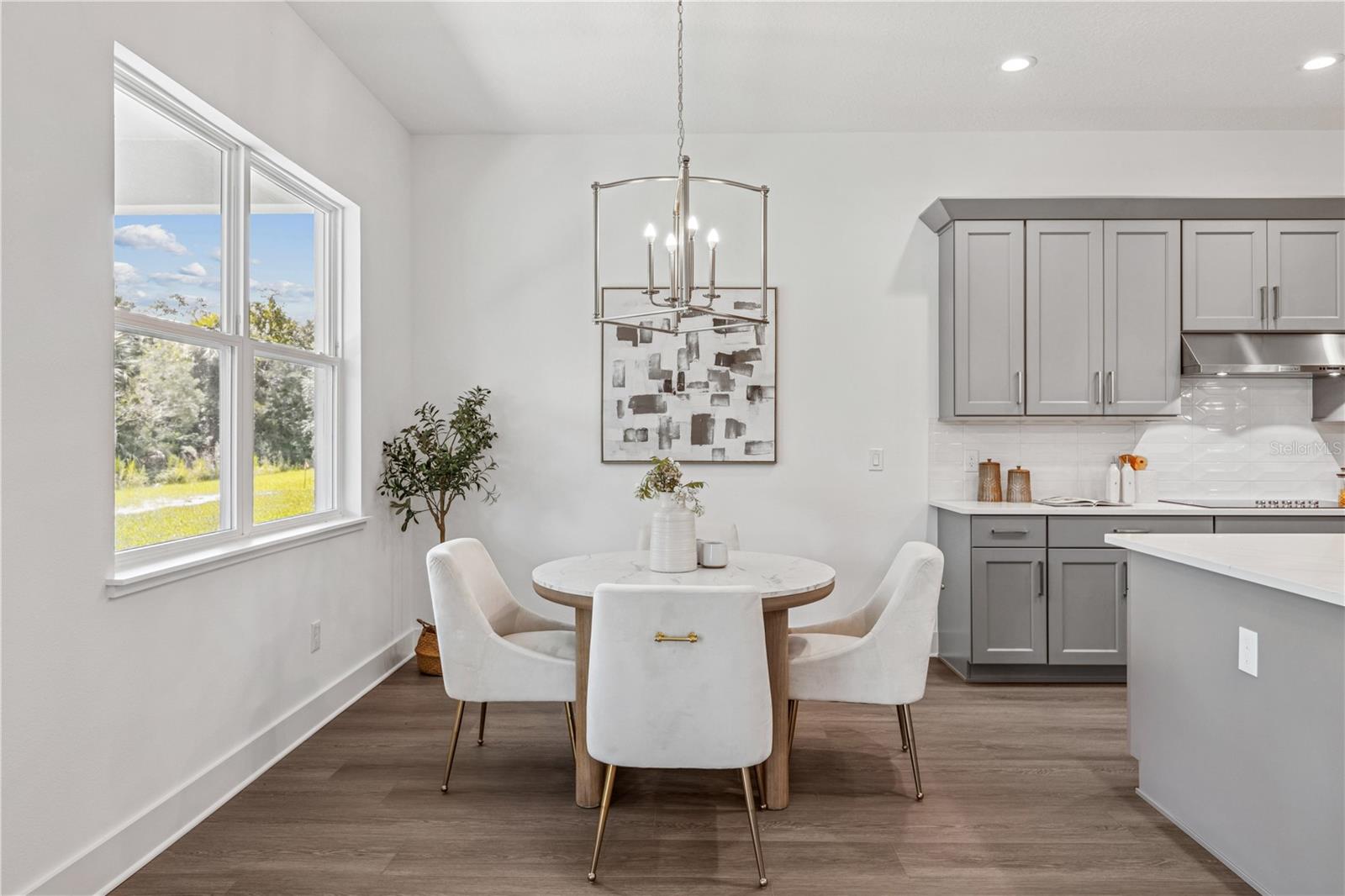 Listing photo id 14 for 1023 Gloryland Court