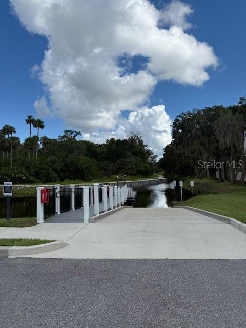 Listing photo id 2 for 1023 Gloryland Court