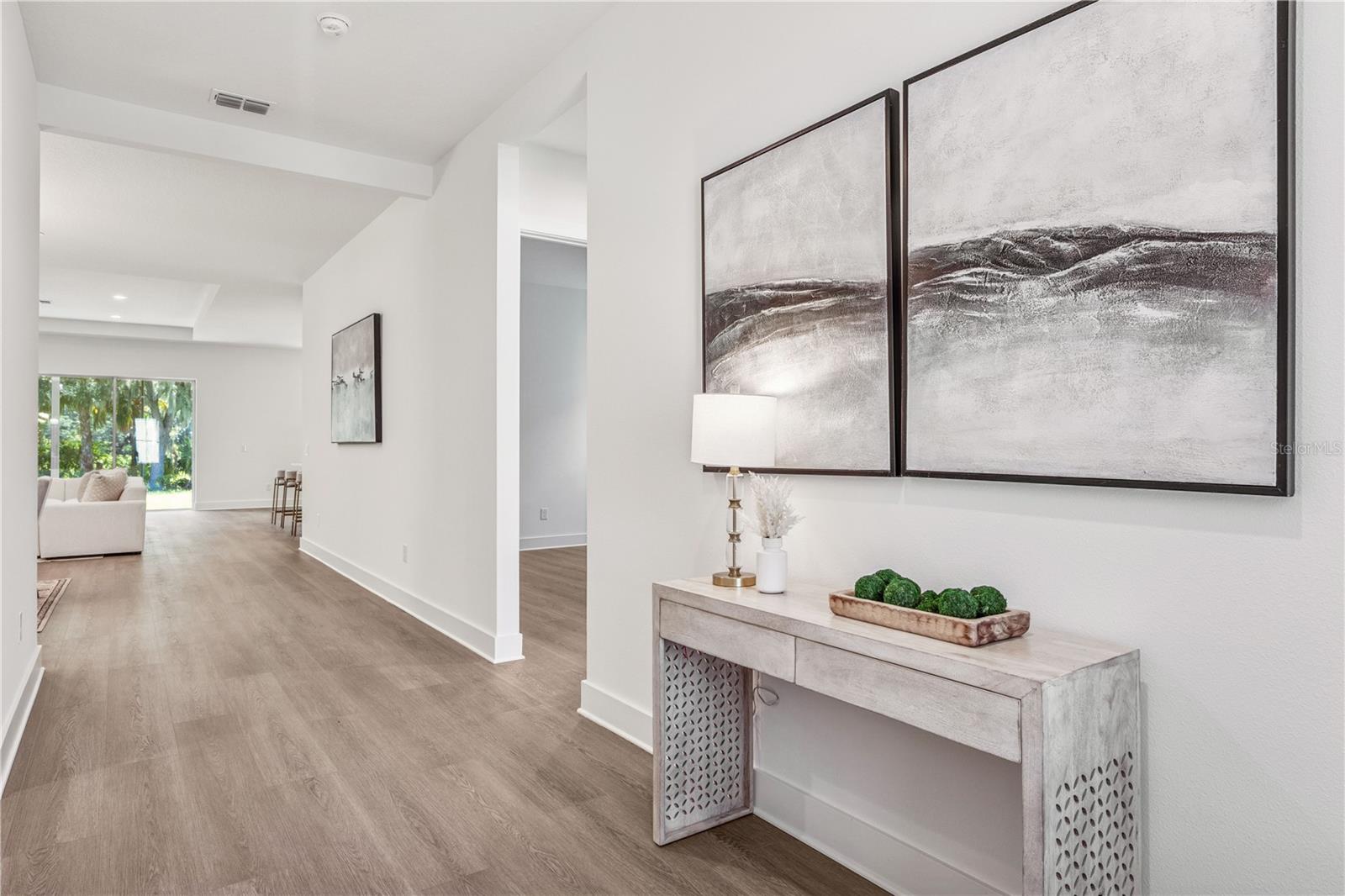 Listing photo id 6 for 1023 Gloryland Court