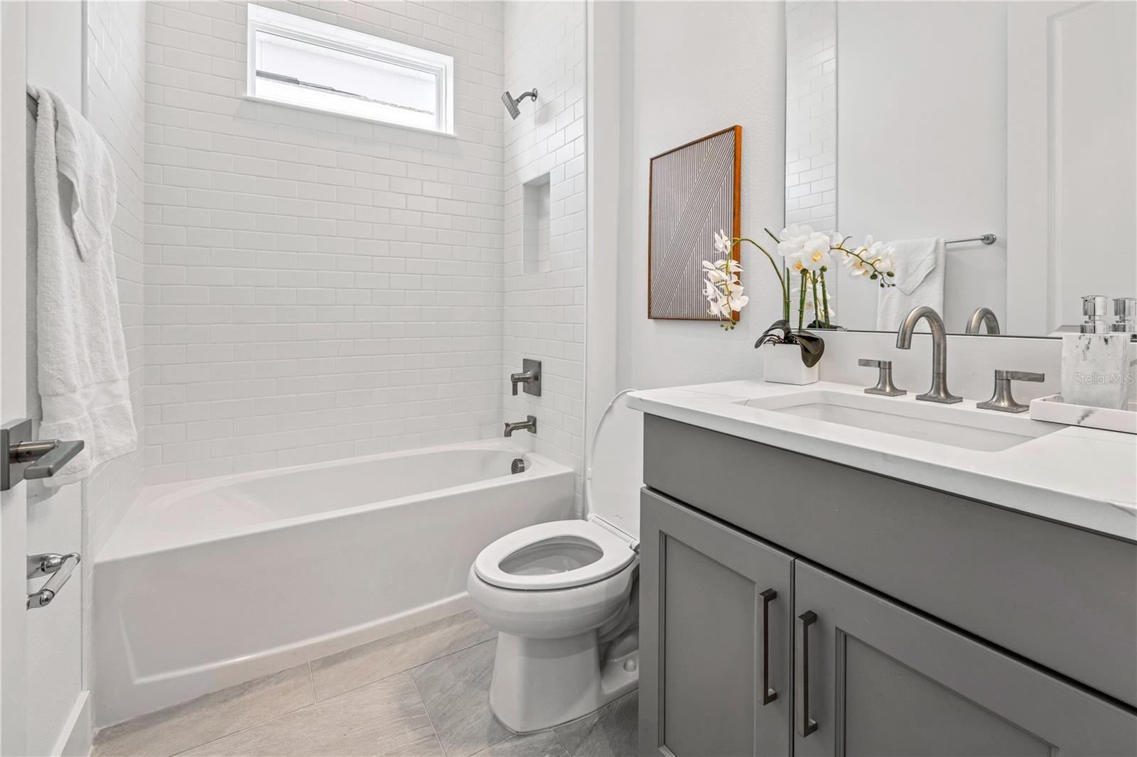 Listing photo id 7 for 1023 Gloryland Court