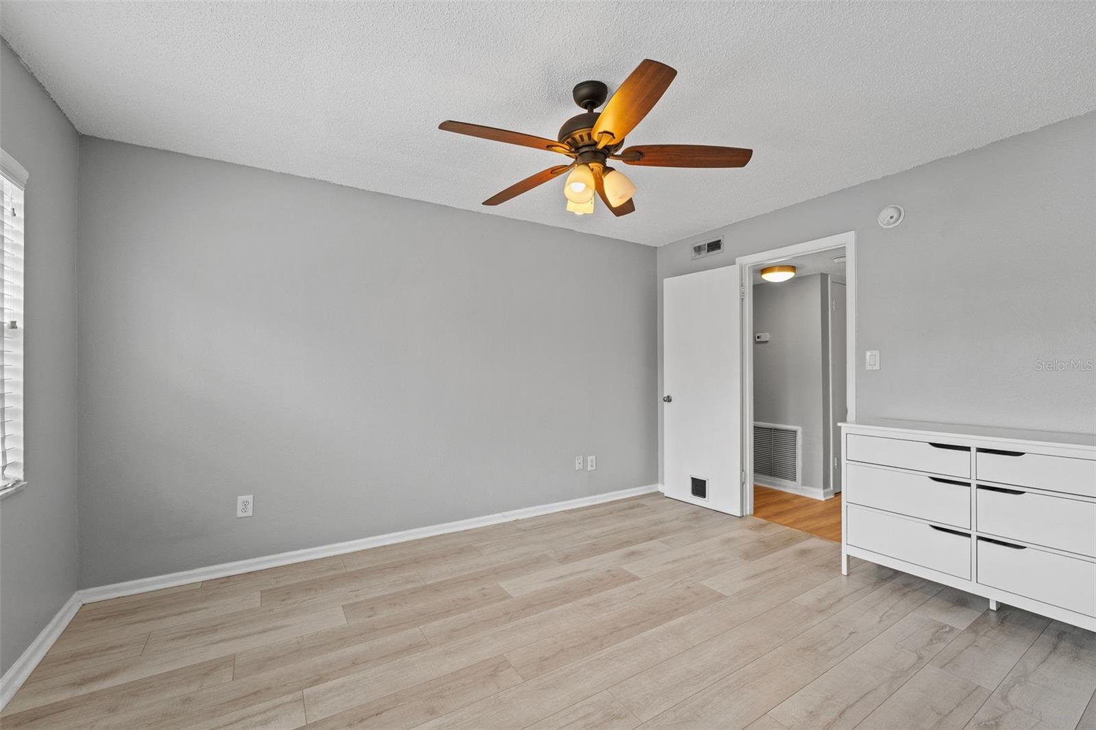 Image 13 of 19 For 317 Amelia Street 4