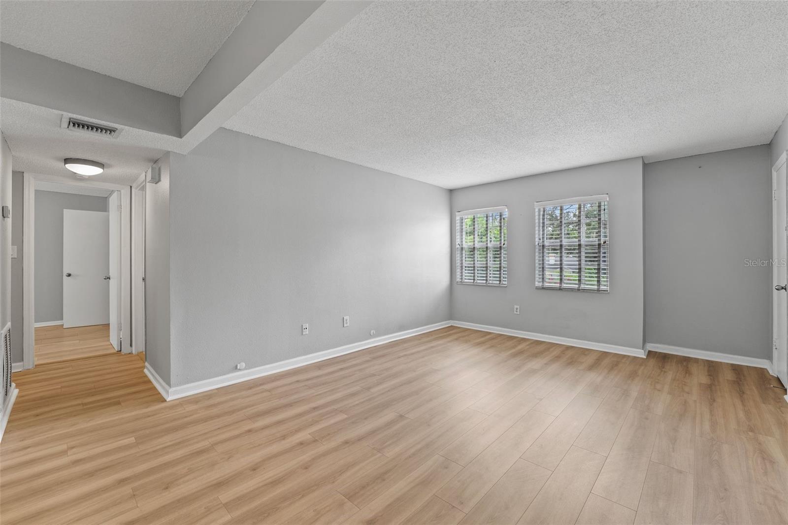 Image 16 of 19 For 317 Amelia Street 4