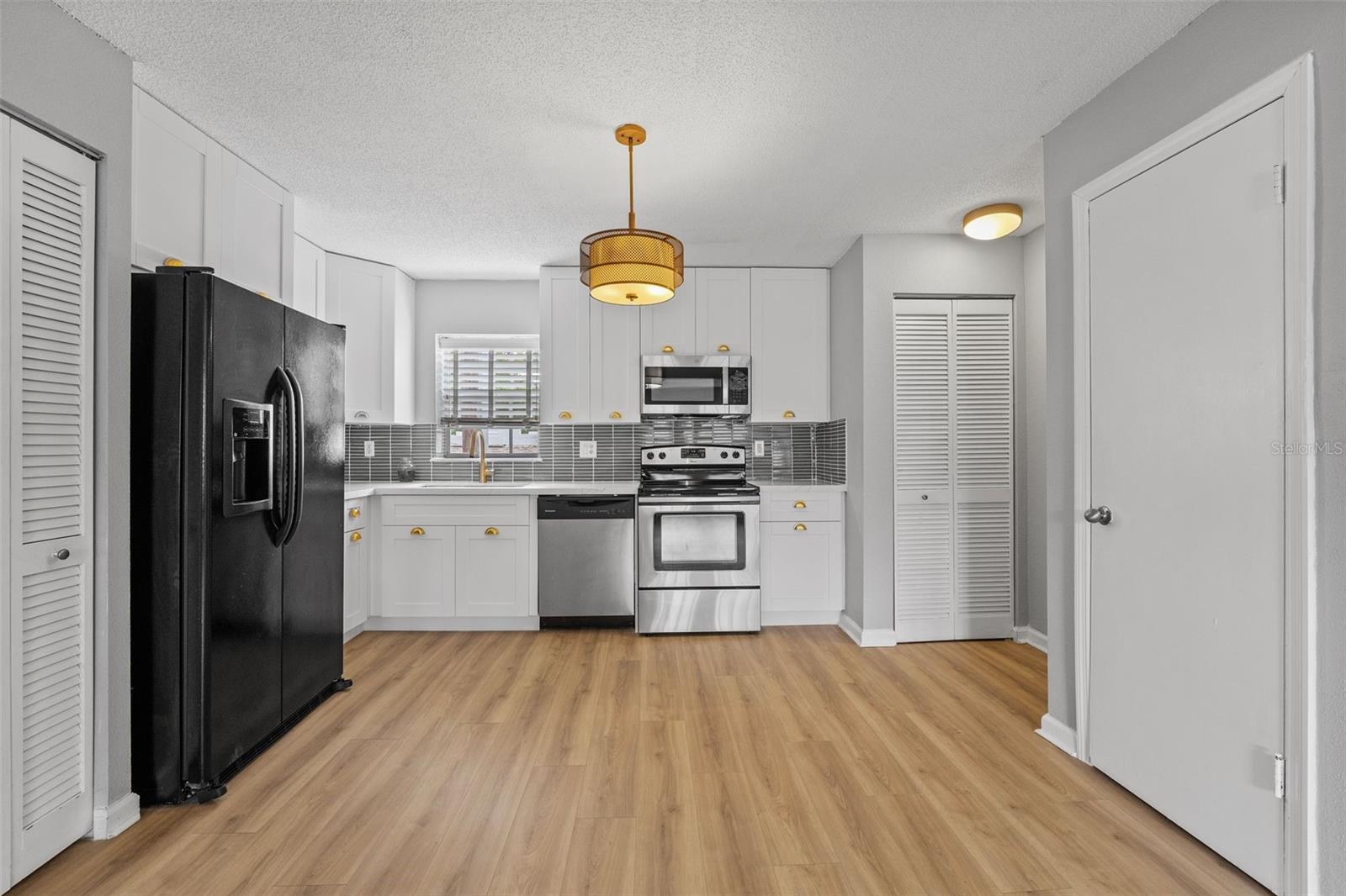 Image 2 of 19 For 317 Amelia Street 4