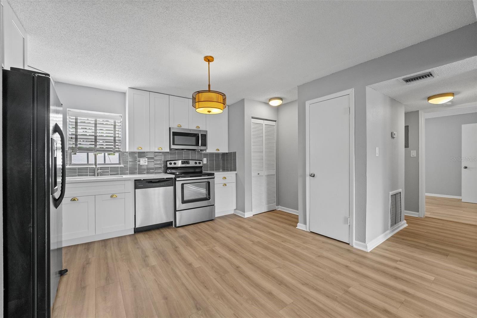 Image 3 of 19 For 317 Amelia Street 4