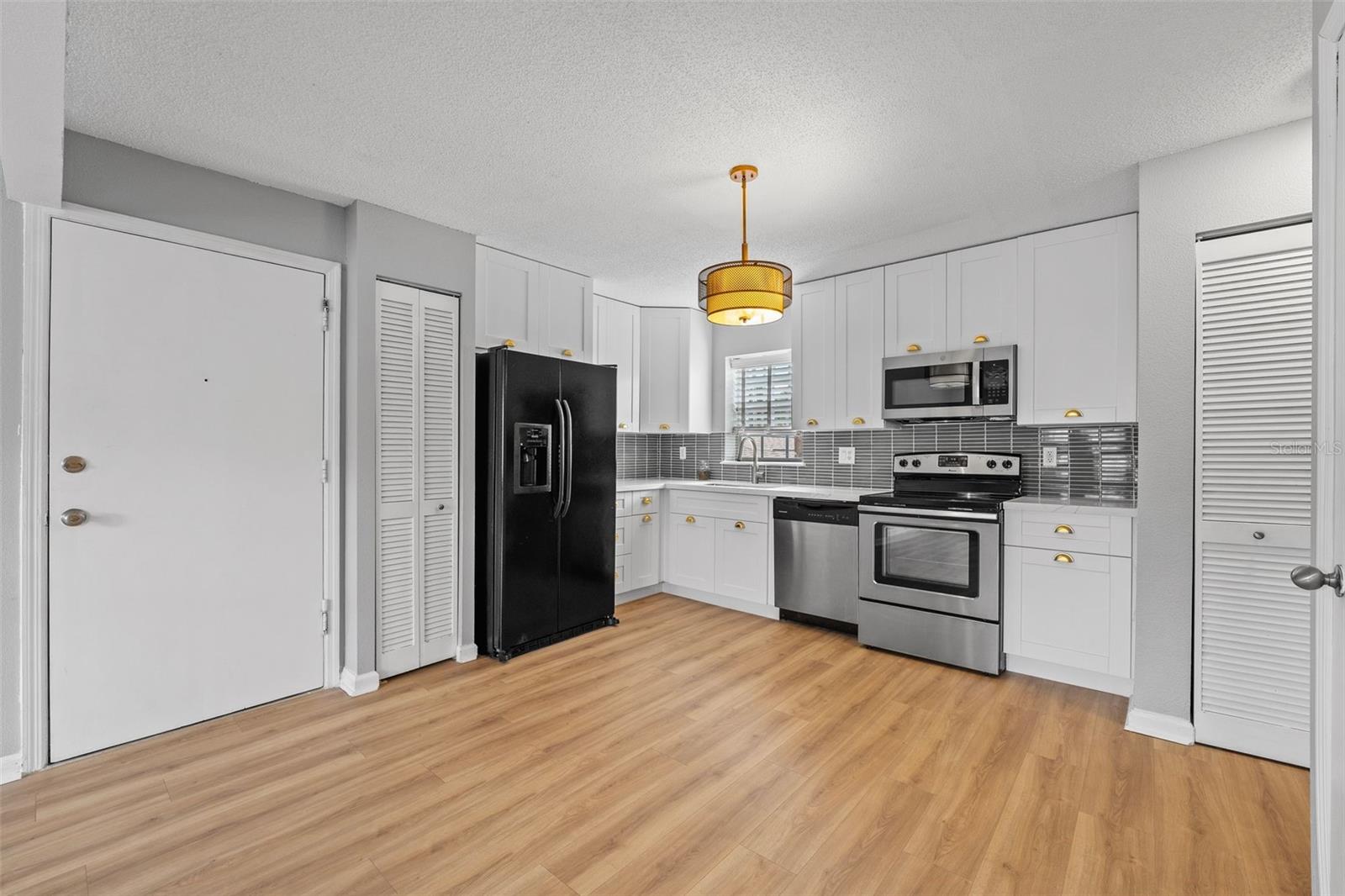 Image 4 of 19 For 317 Amelia Street 4