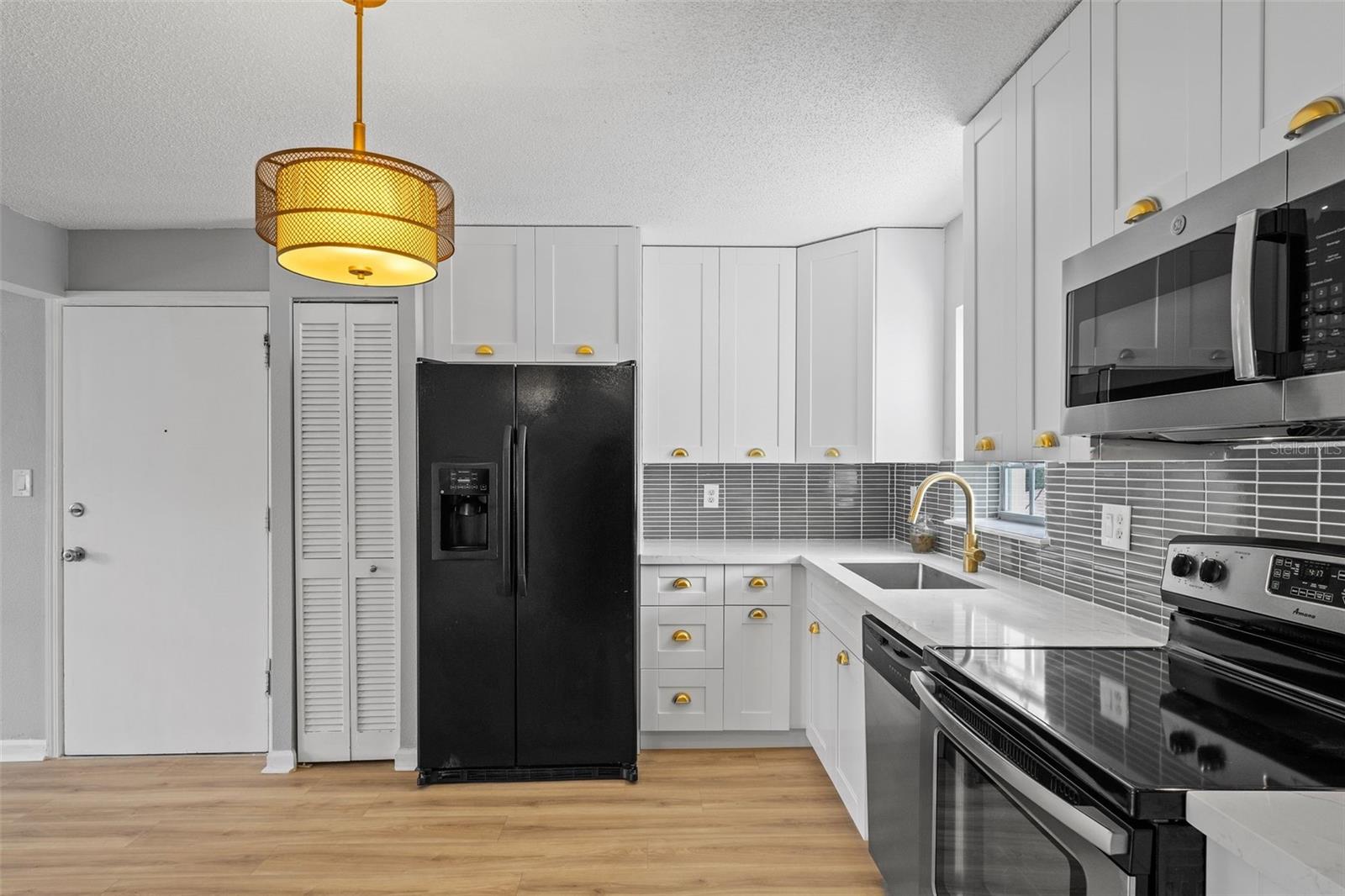 Image 5 of 19 For 317 Amelia Street 4