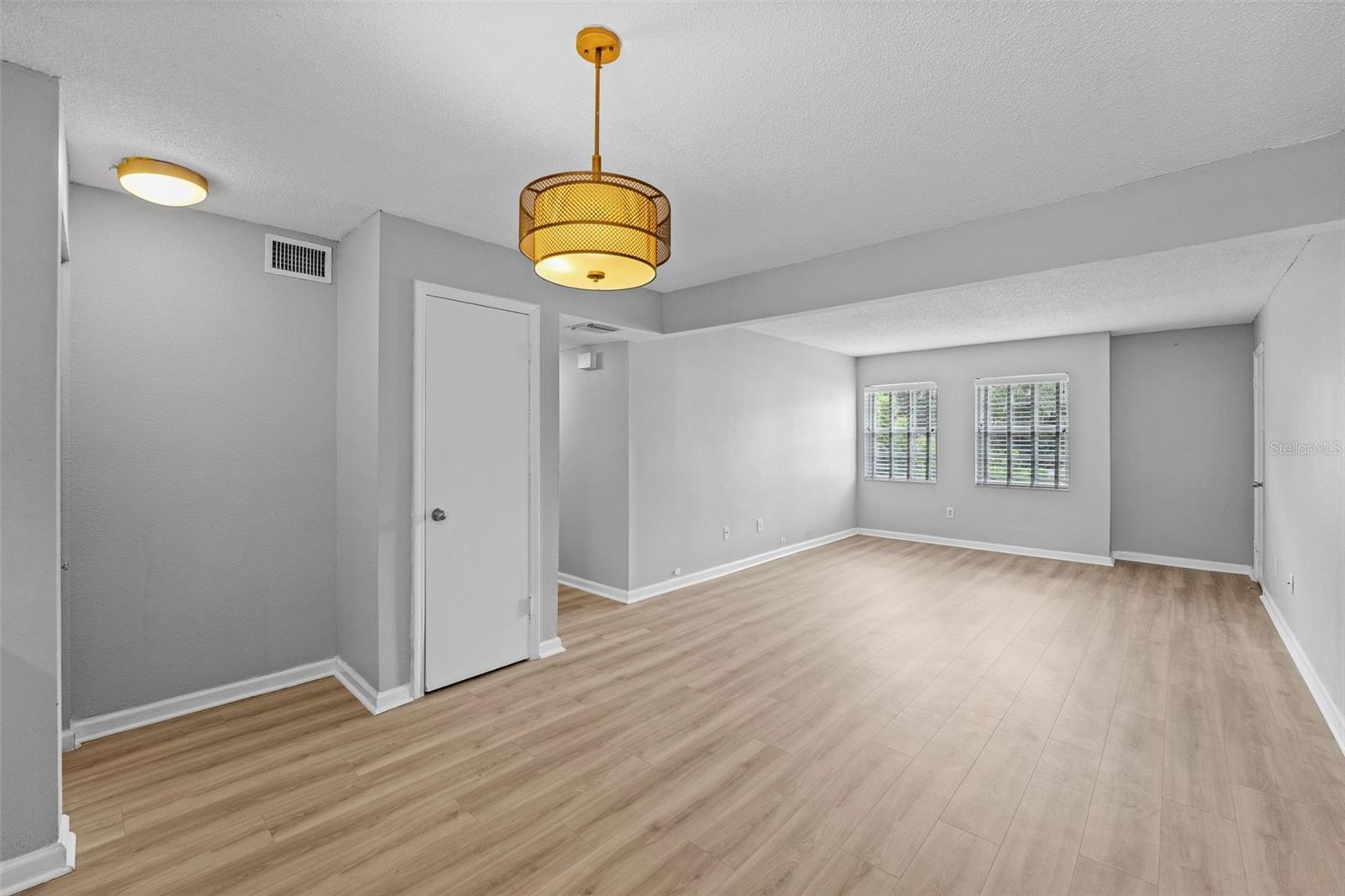 Image 6 of 19 For 317 Amelia Street 4