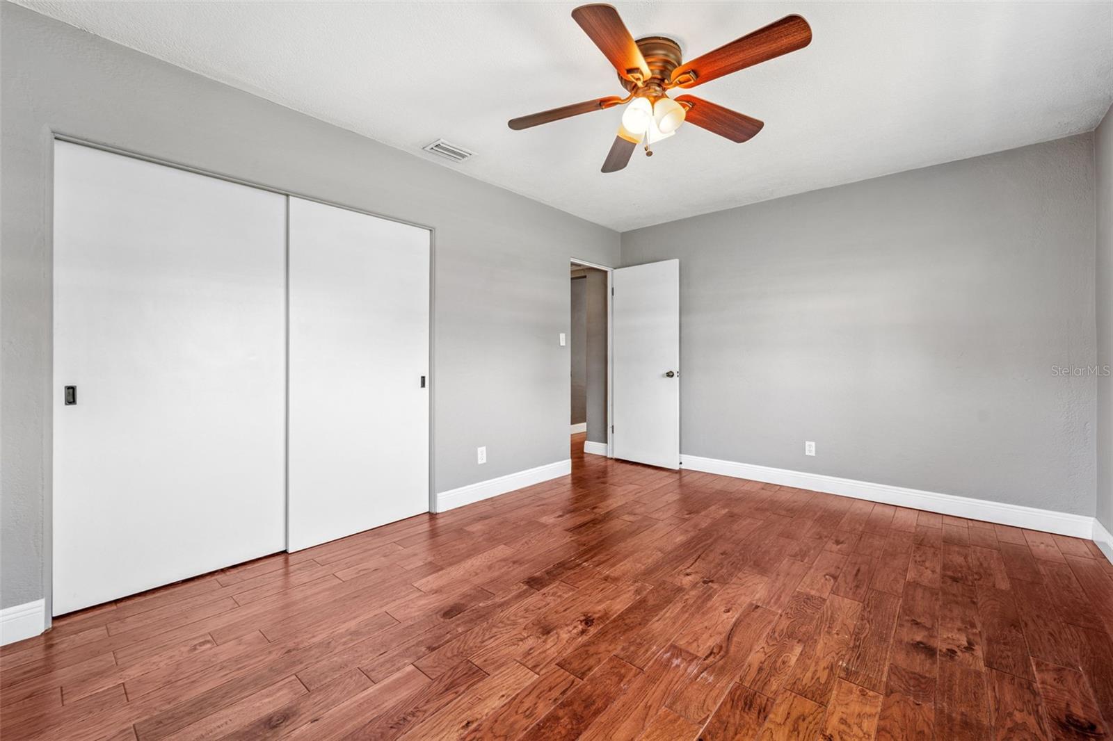 Image 15 of 26 For 1900 40th Street N