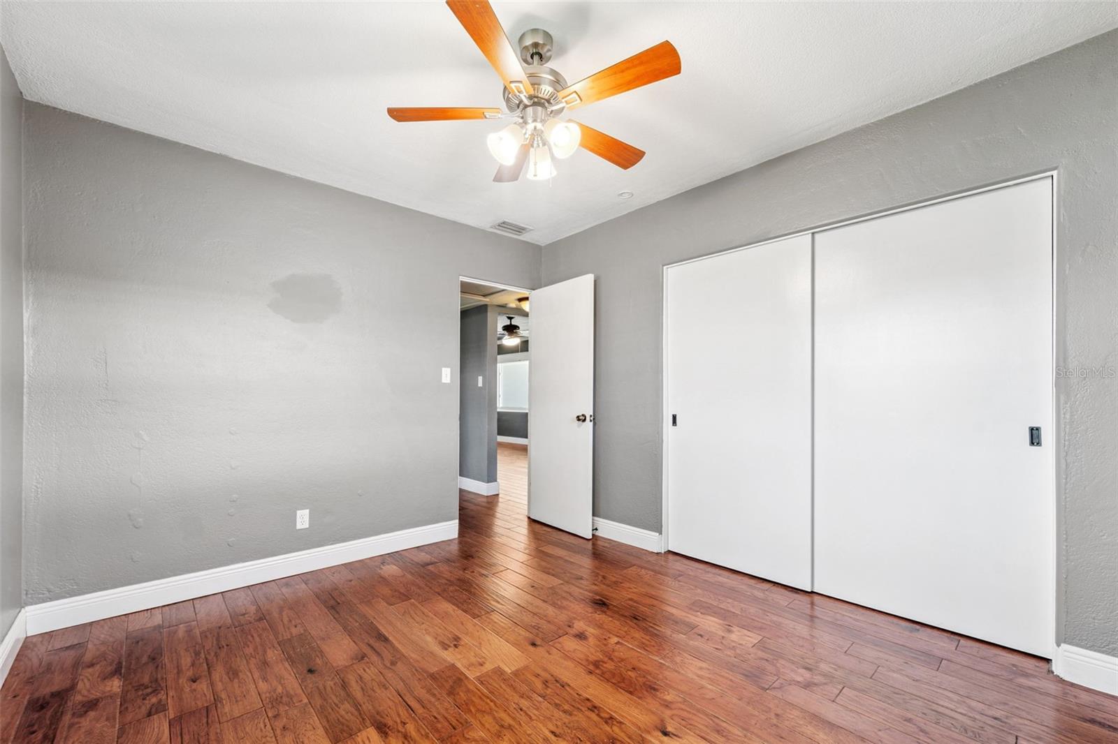 Image 17 of 26 For 1900 40th Street N