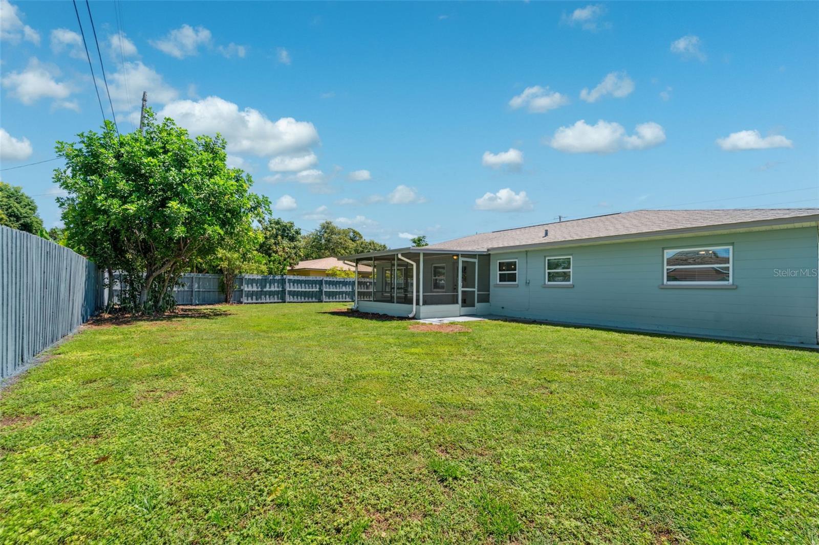 Image 20 of 26 For 1900 40th Street N