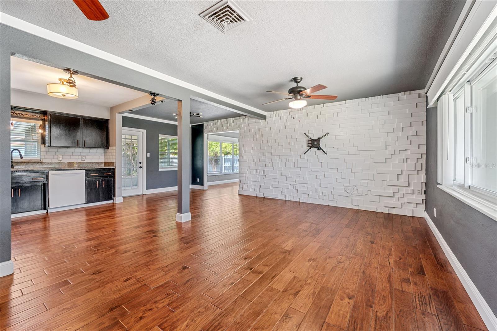 Image 9 of 26 For 1900 40th Street N