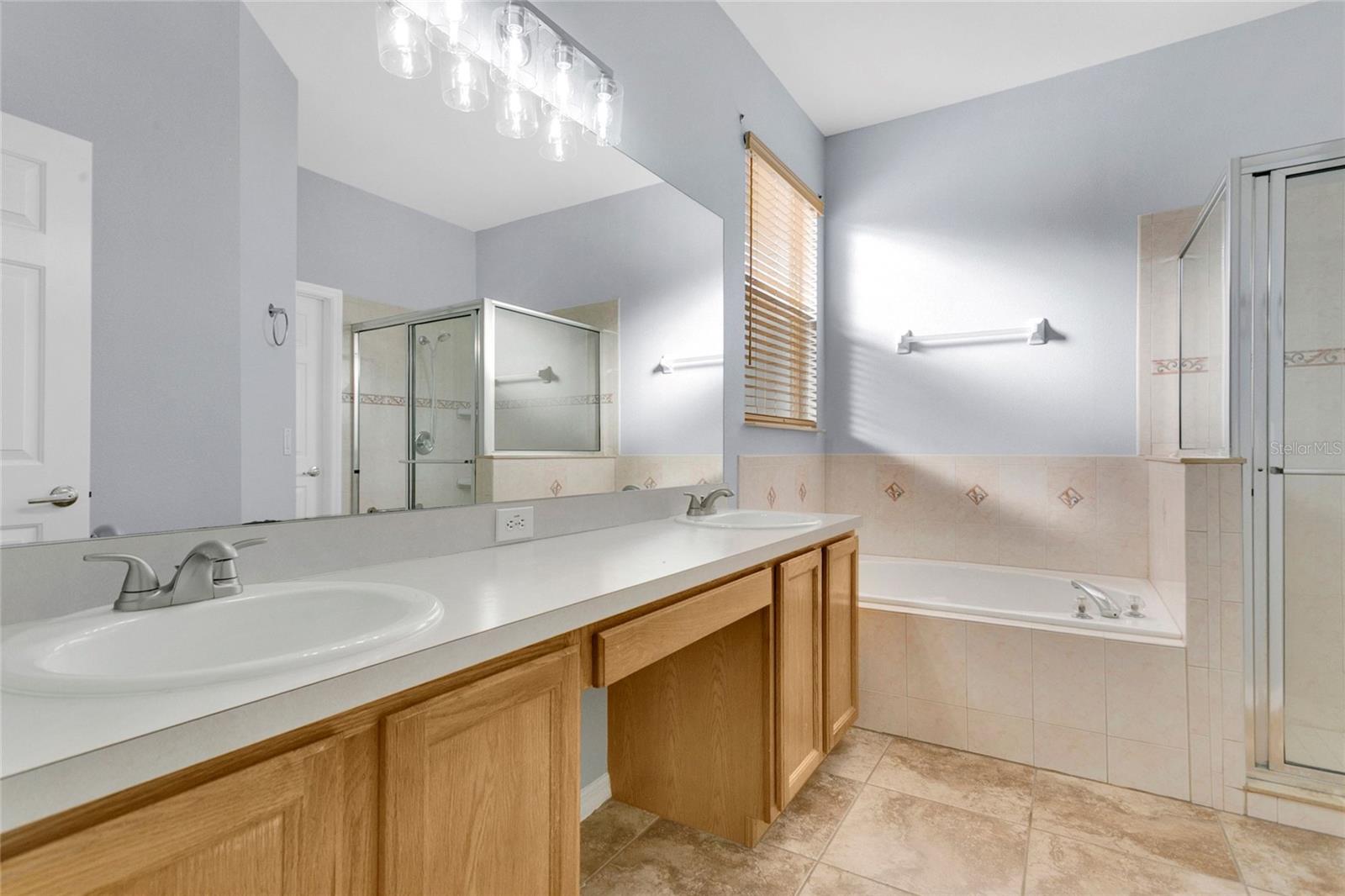 Image 12 of 24 For 8102 Country Run Parkway