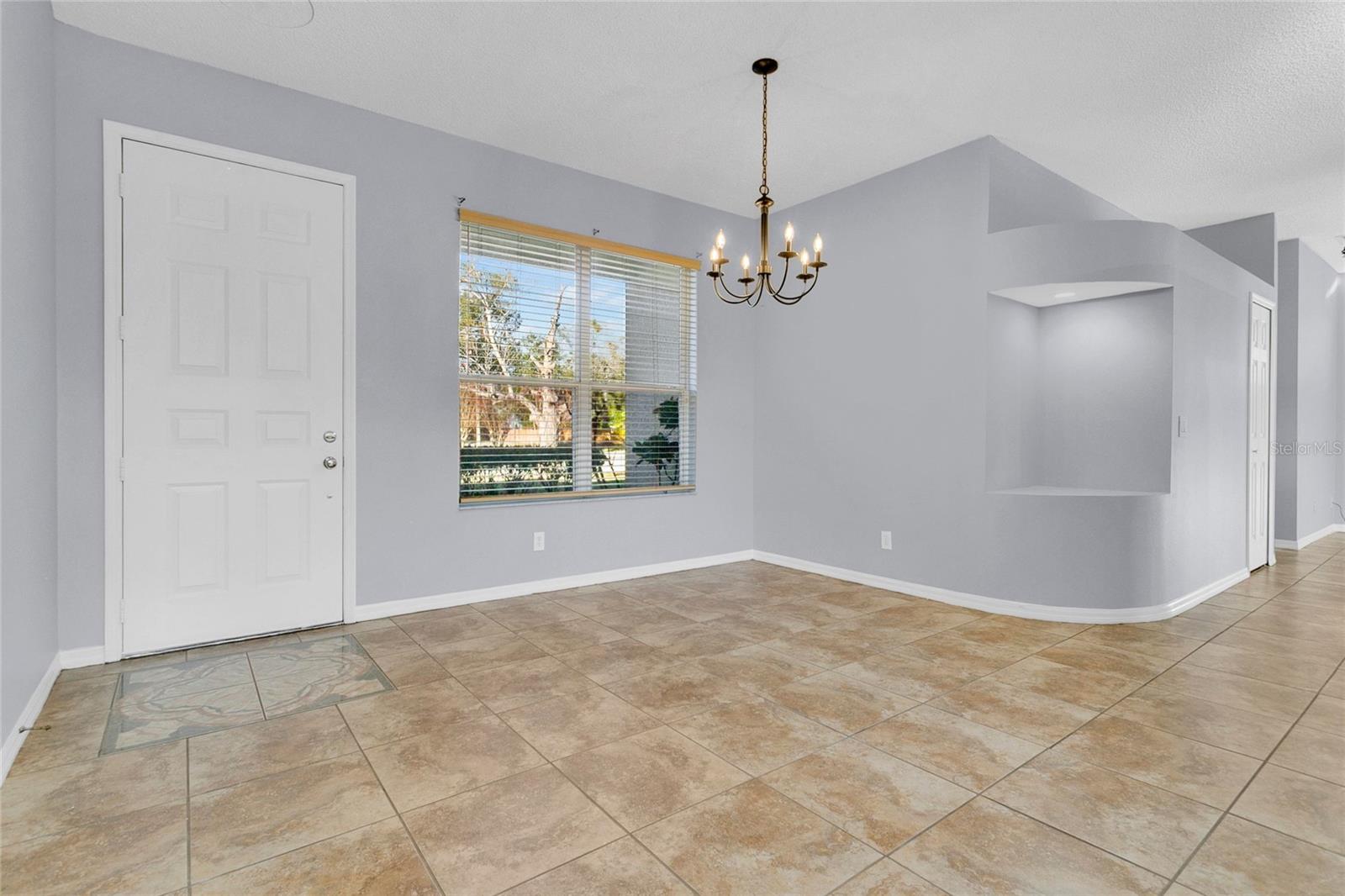 Image 6 of 24 For 8102 Country Run Parkway