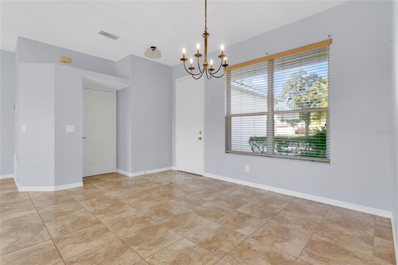 Image 7 of 24 For 8102 Country Run Parkway