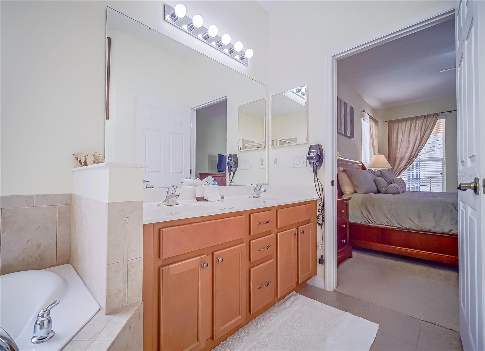 Image 14 of 39 For 1009 Orange Cosmos Boulevard