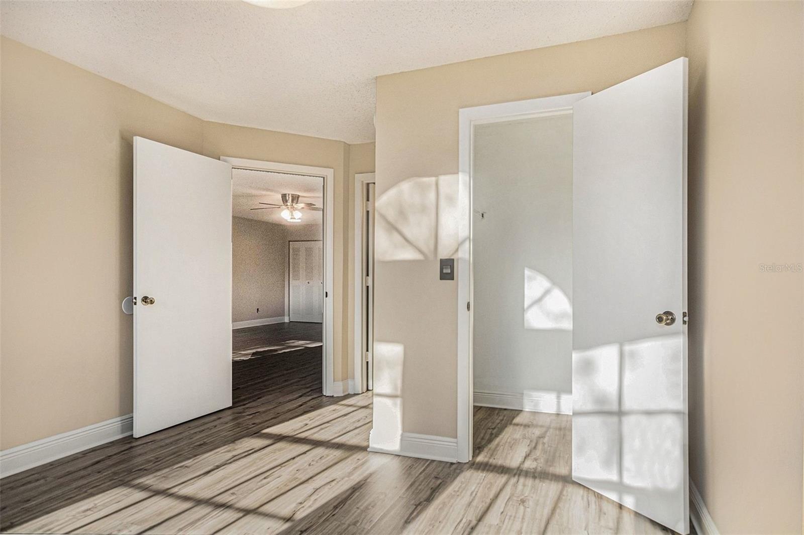 Image 11 of 20 For 315 Lakepointe Drive 104