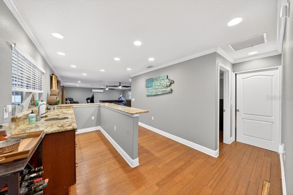 Image 15 of 74 For 746 Washington Avenue W