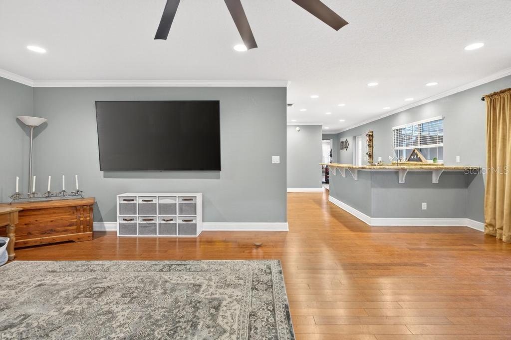 Image 23 of 74 For 746 Washington Avenue W