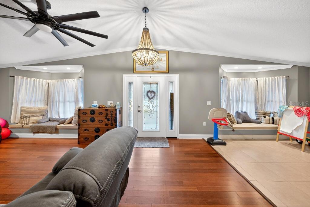 Image 25 of 74 For 746 Washington Avenue W