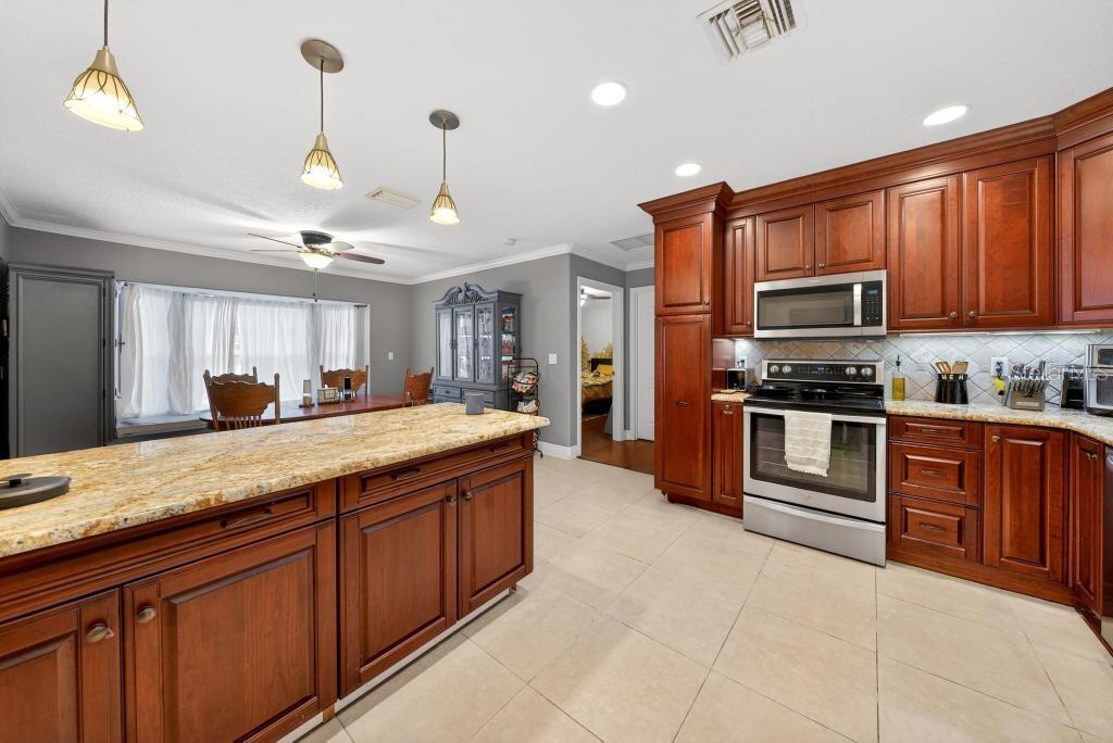 Image 27 of 74 For 746 Washington Avenue W