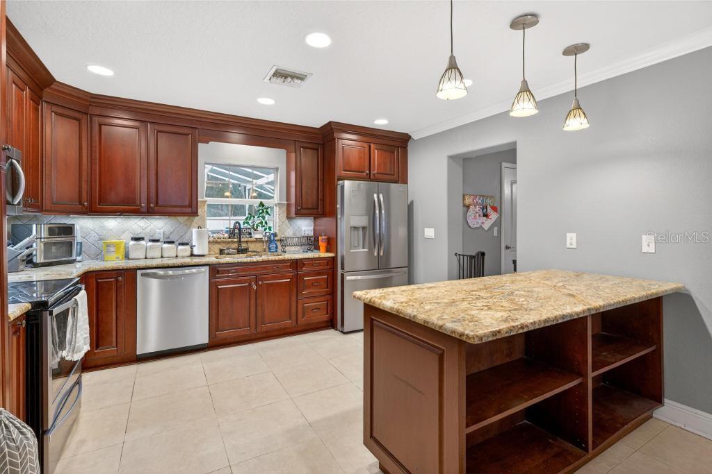 Image 28 of 74 For 746 Washington Avenue W