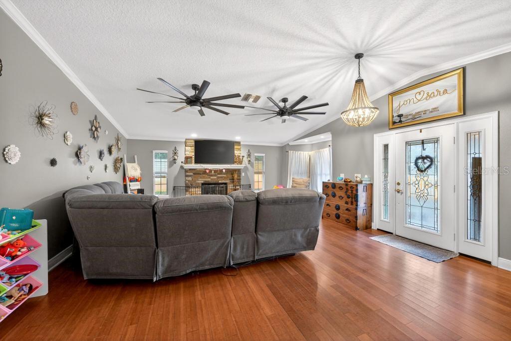 Image 4 of 74 For 746 Washington Avenue W