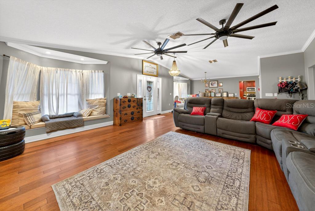 Image 7 of 74 For 746 Washington Avenue W