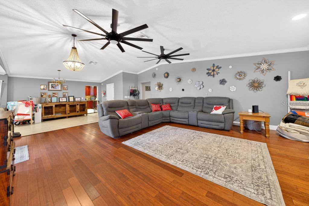 Image 8 of 74 For 746 Washington Avenue W