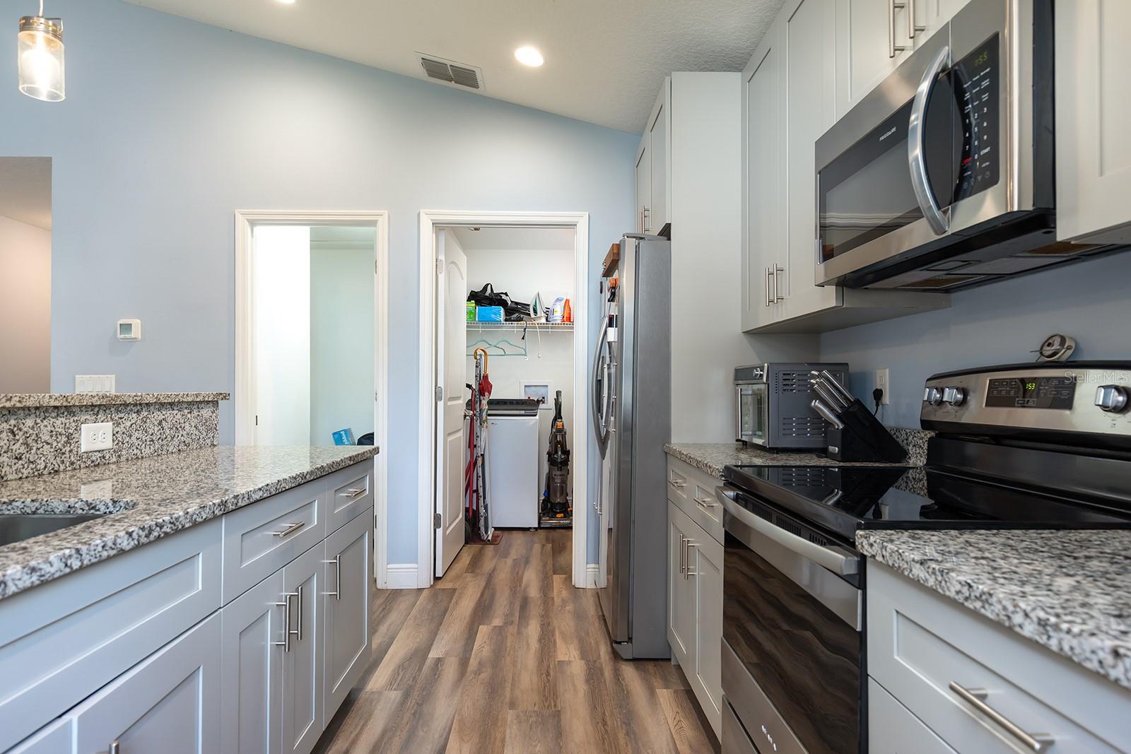 Image 11 of 21 For 367 Daisey Avenue