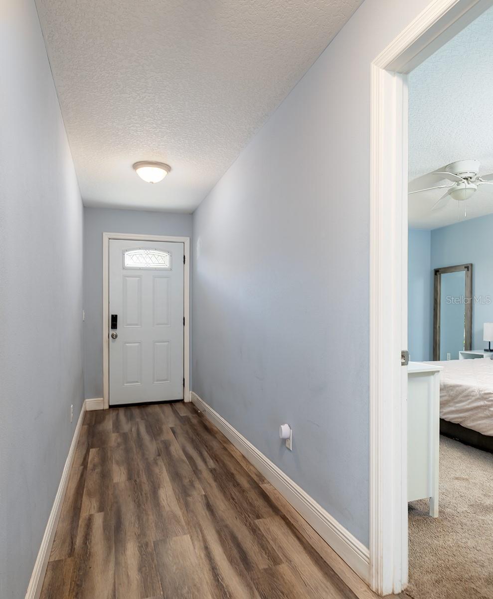 Image 4 of 21 For 367 Daisey Avenue