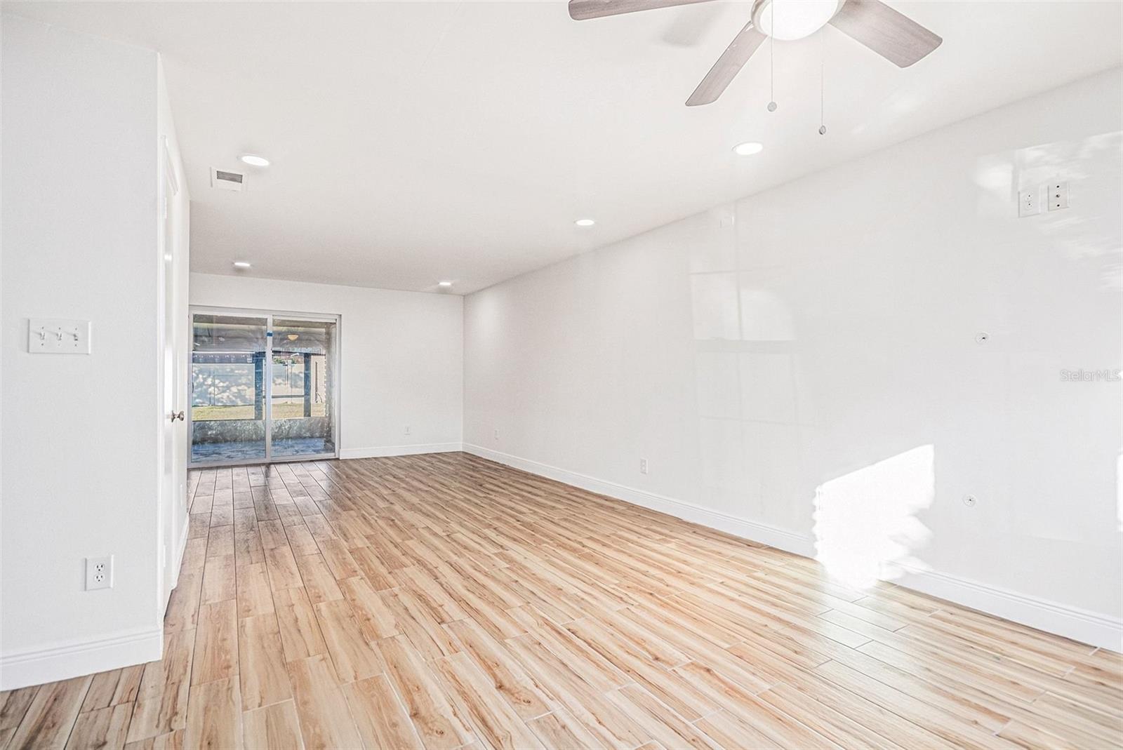 Image 5 of 25 For 1266 Village Way