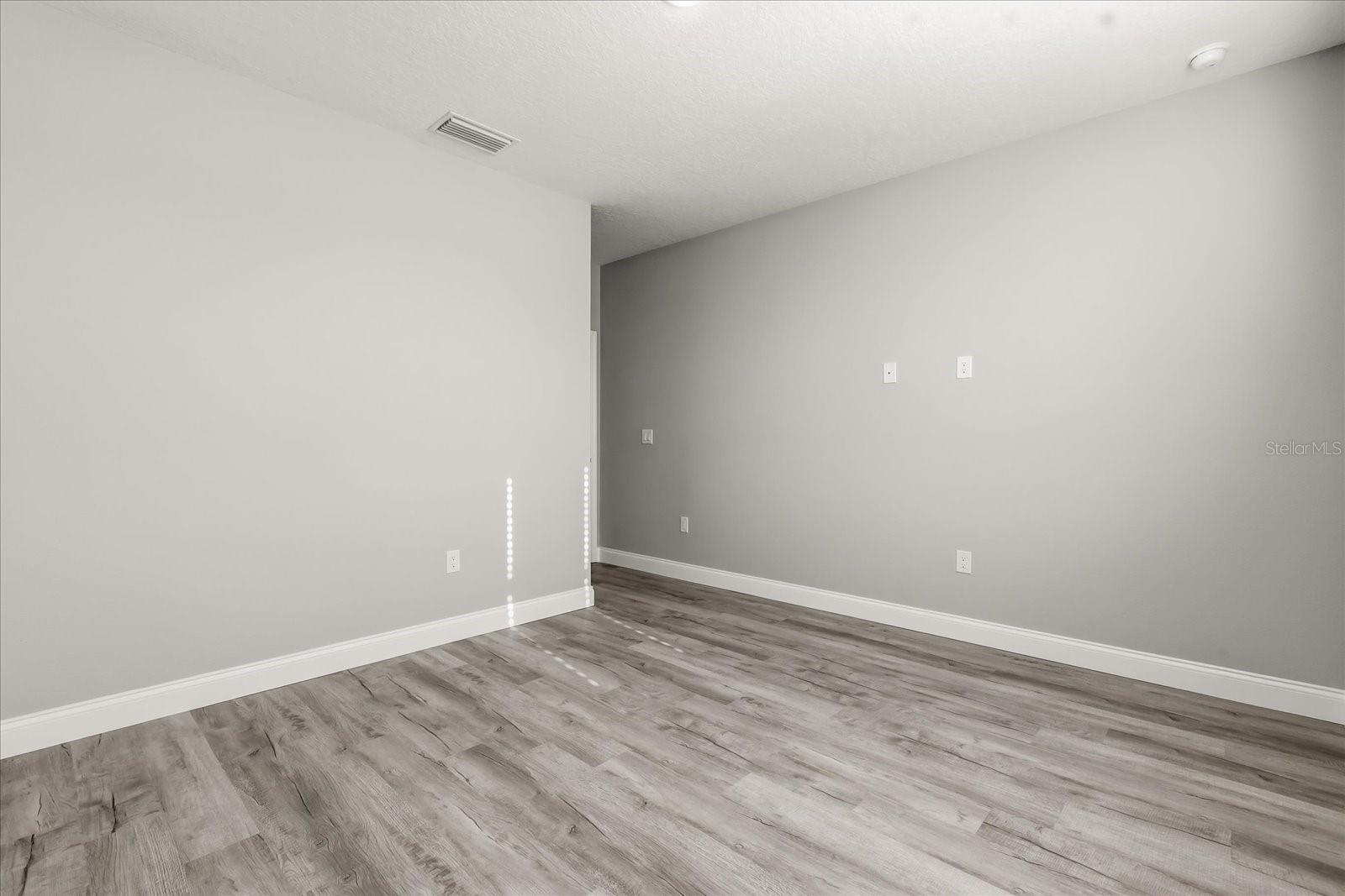 Image 12 of 27 For 2226 Southwest Road