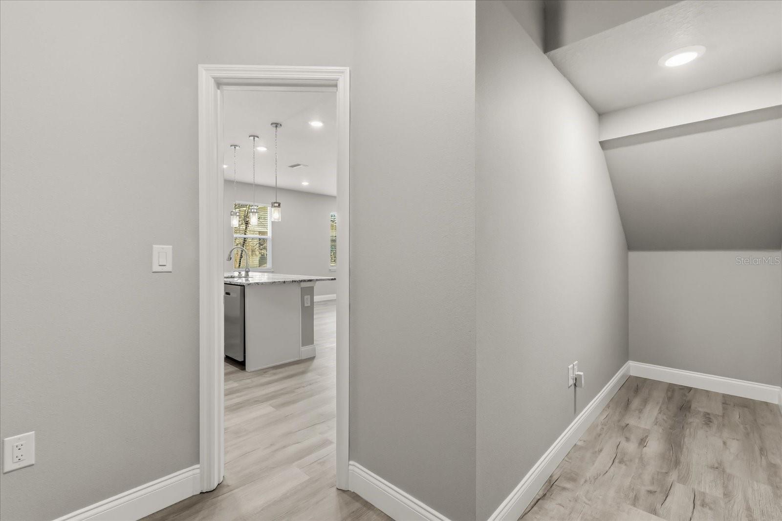 Image 25 of 27 For 2226 Southwest Road