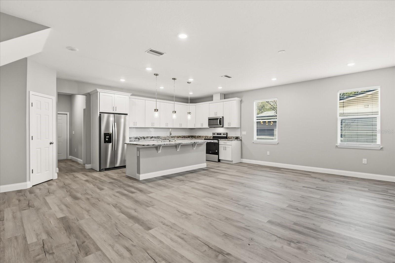 Image 4 of 27 For 2226 Southwest Road