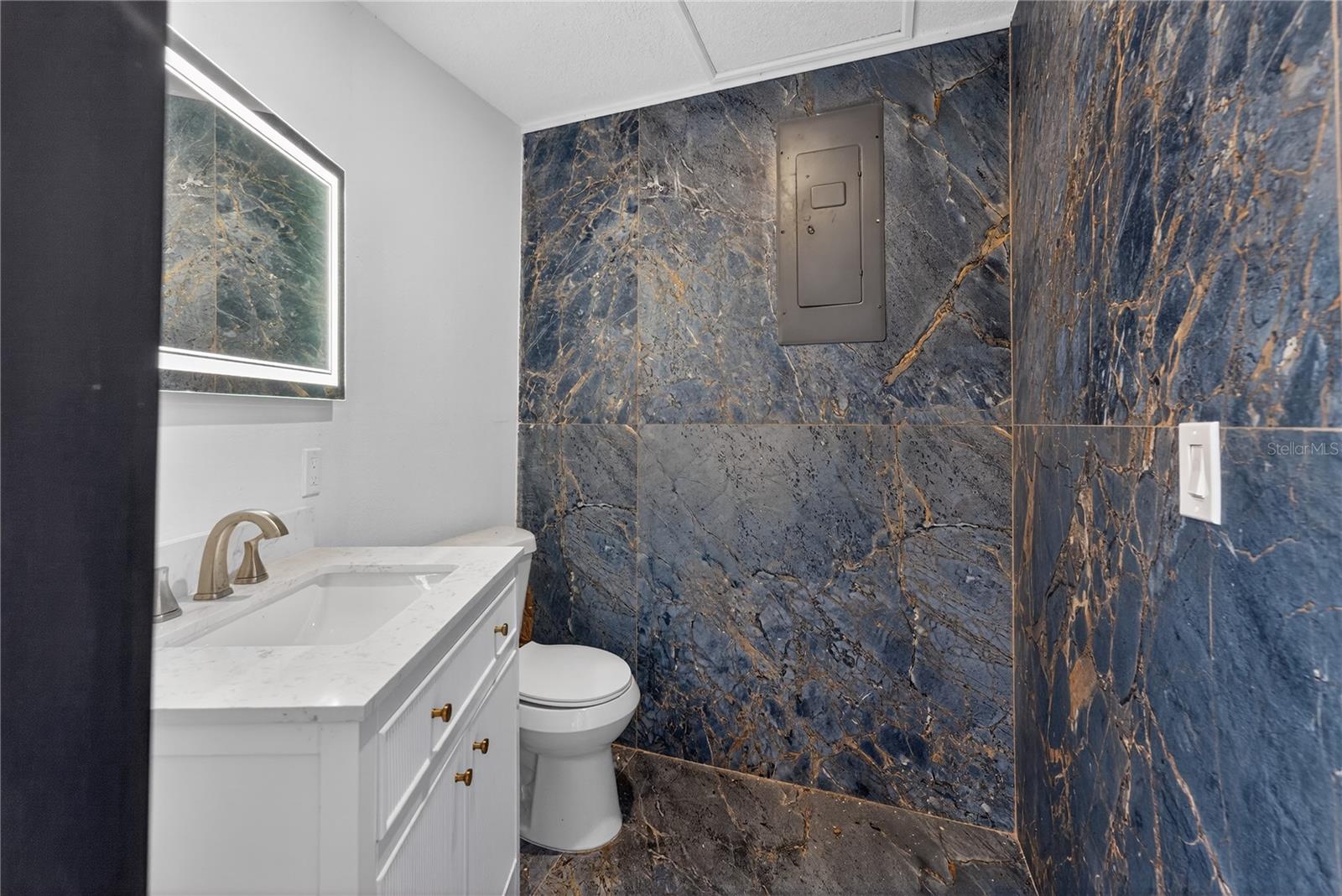 Image 14 of 58 For 305 Sweetwater Club Circle