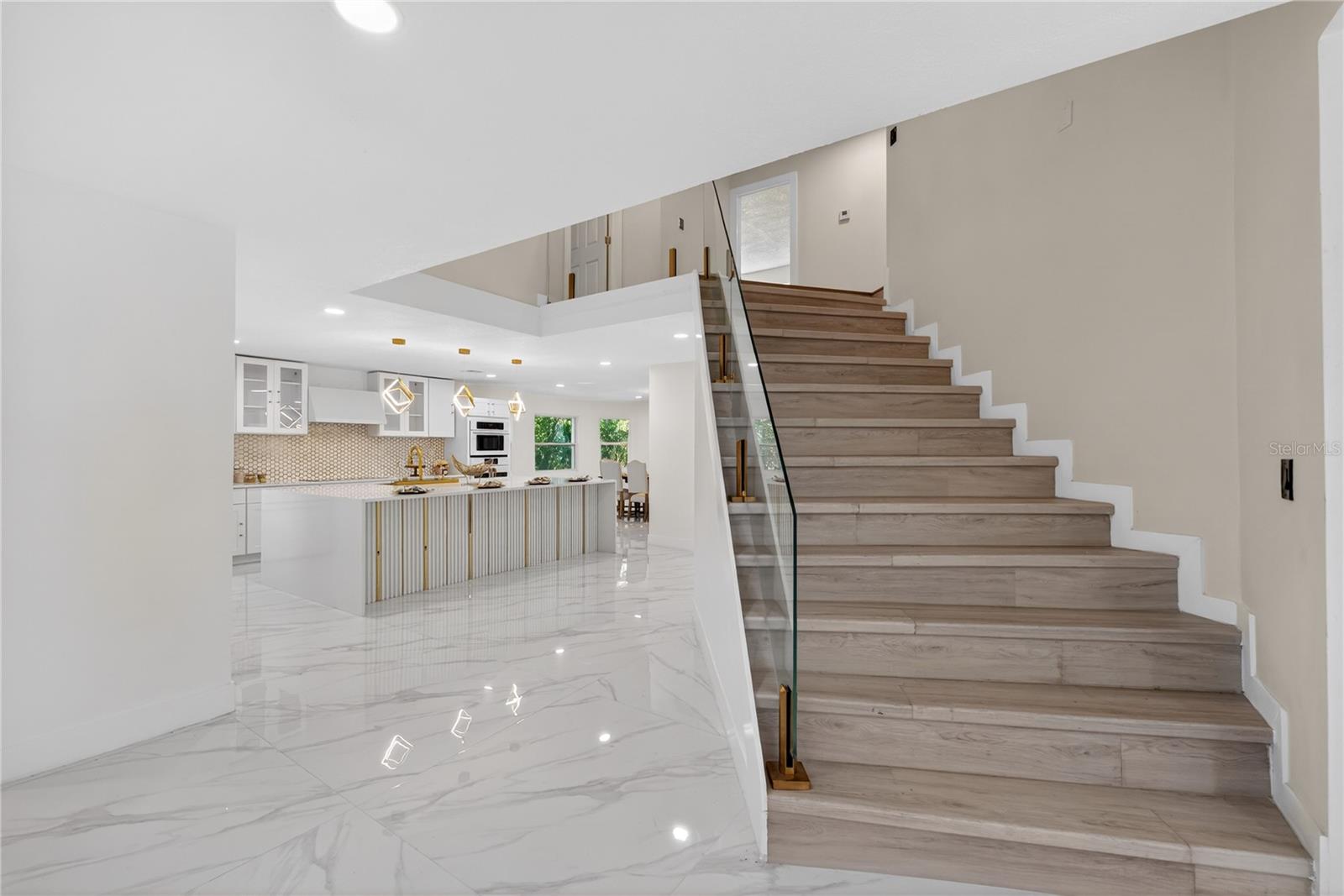 Image 17 of 58 For 305 Sweetwater Club Circle