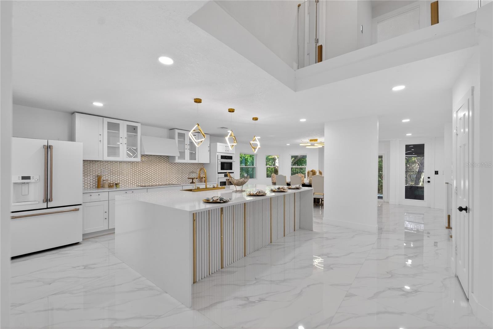 Image 18 of 58 For 305 Sweetwater Club Circle