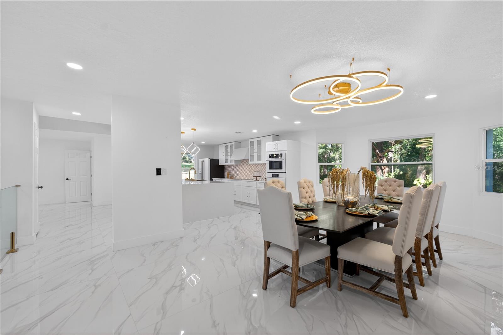 Image 21 of 58 For 305 Sweetwater Club Circle