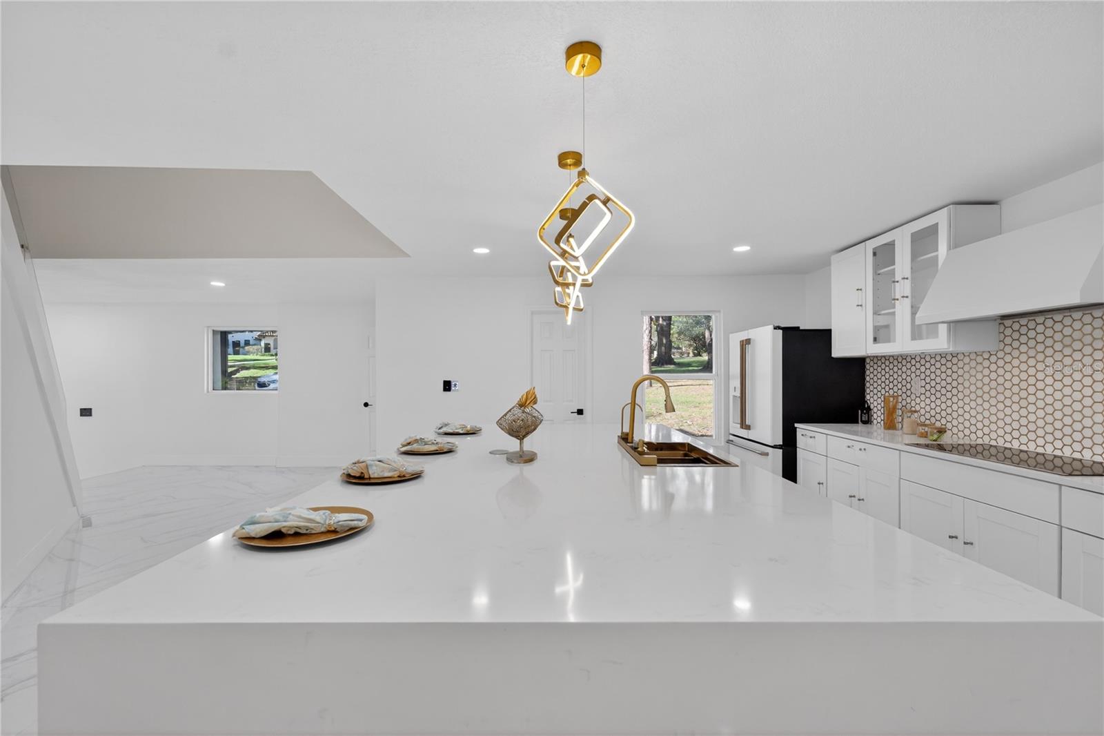 Image 22 of 58 For 305 Sweetwater Club Circle