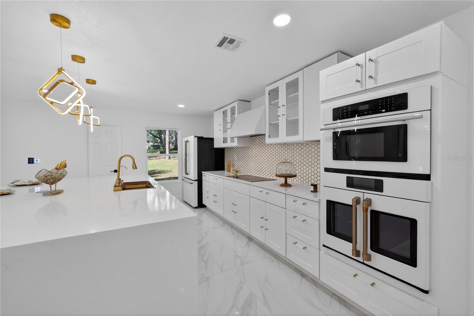 Image 24 of 58 For 305 Sweetwater Club Circle