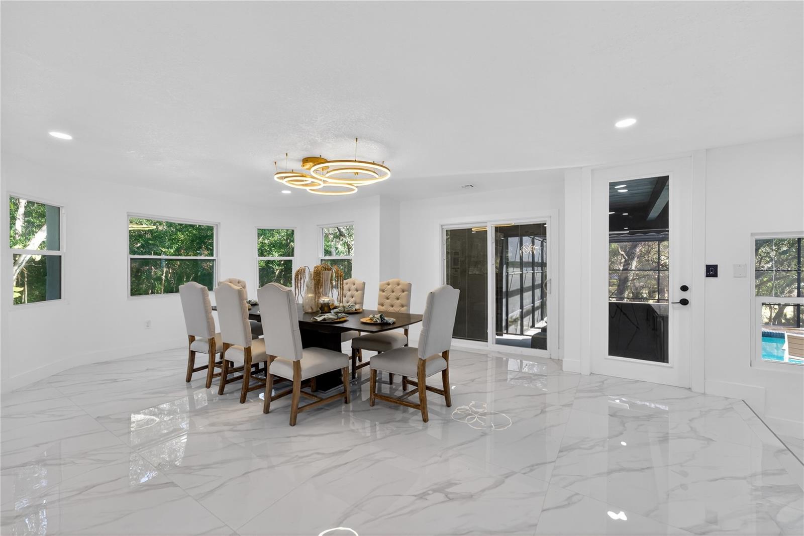 Image 26 of 58 For 305 Sweetwater Club Circle