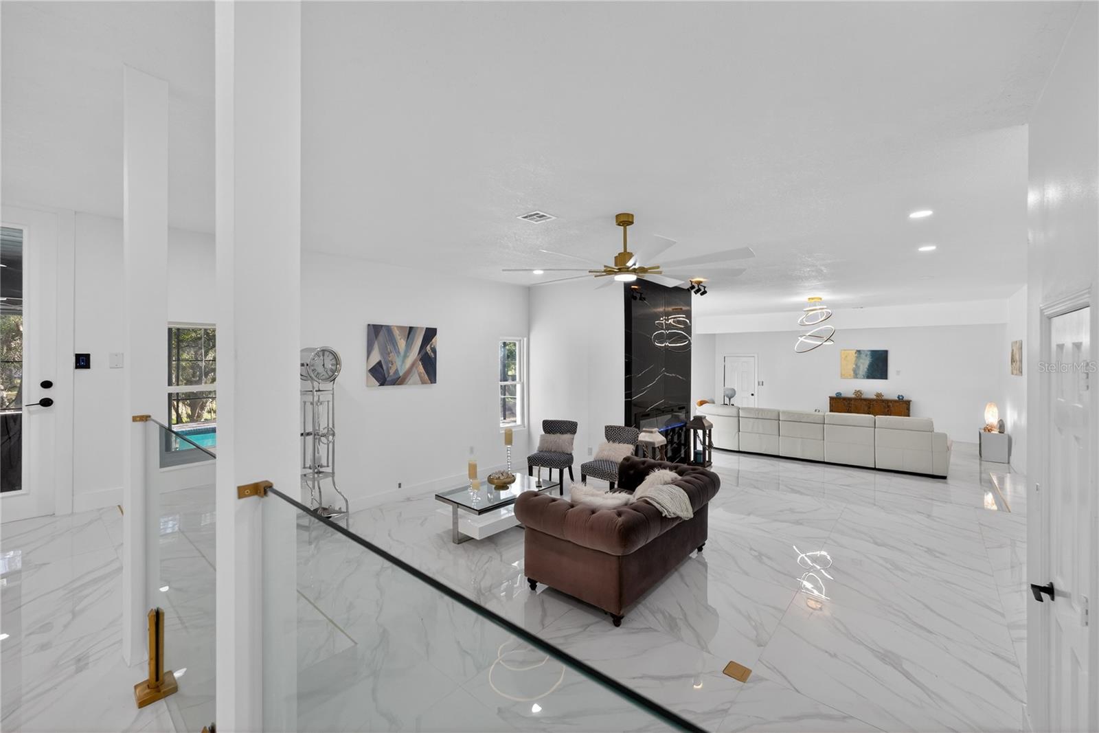 Image 27 of 58 For 305 Sweetwater Club Circle