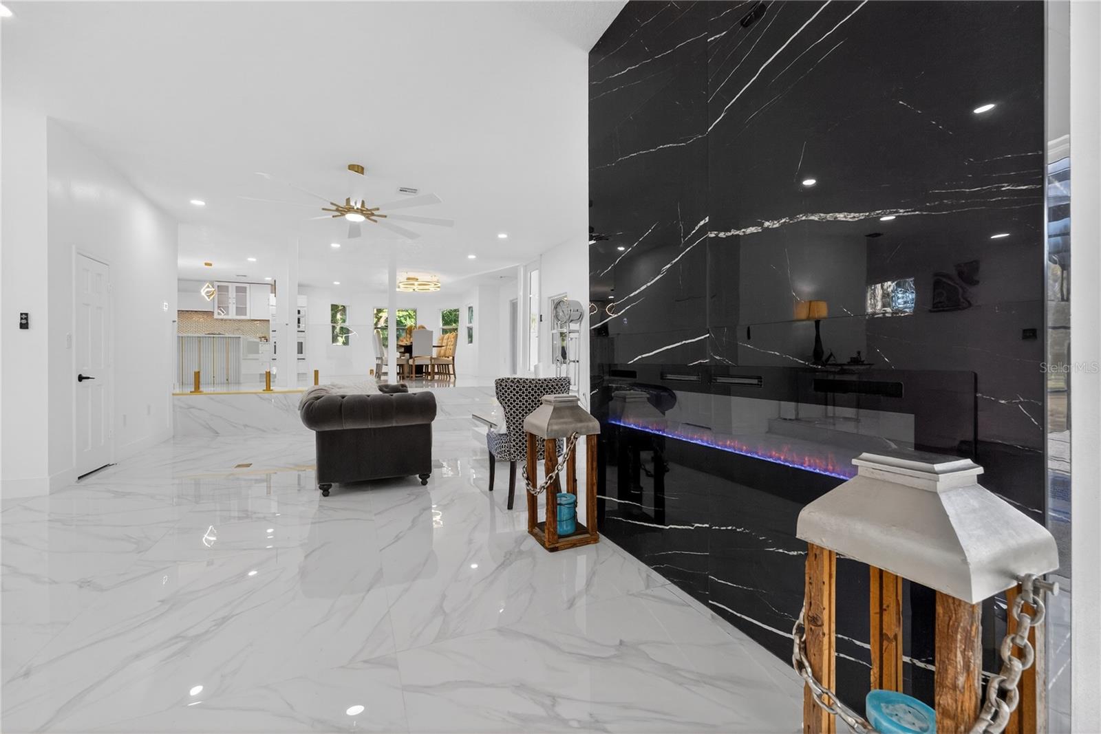 Image 28 of 58 For 305 Sweetwater Club Circle