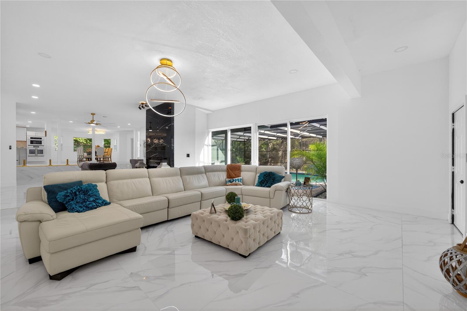 Image 31 of 58 For 305 Sweetwater Club Circle