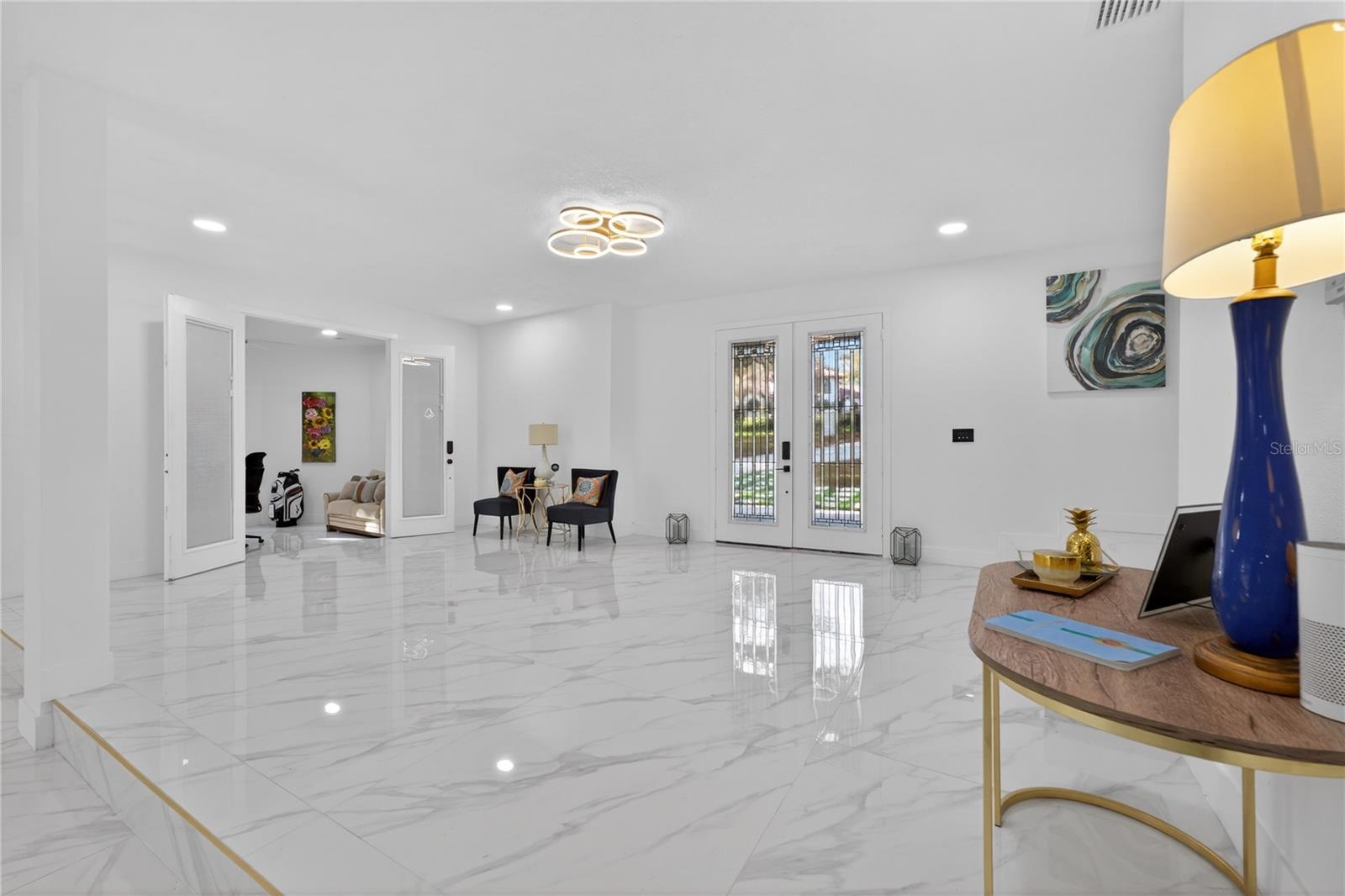 Image 32 of 58 For 305 Sweetwater Club Circle