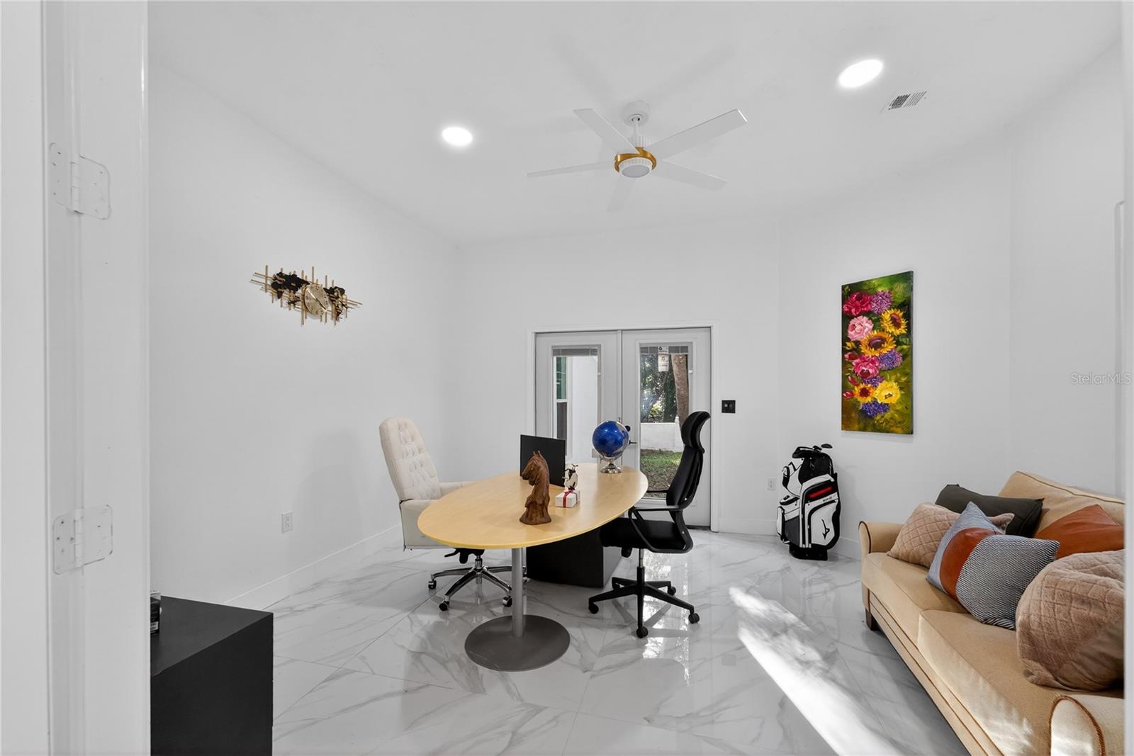 Image 33 of 58 For 305 Sweetwater Club Circle