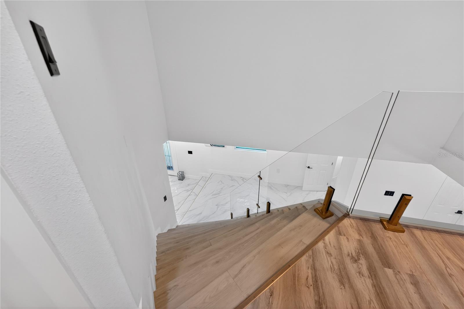 Image 36 of 58 For 305 Sweetwater Club Circle